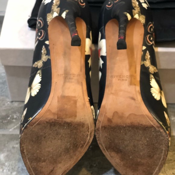 Givency Magnolia Print Leather Pump - Picture 7 of 8